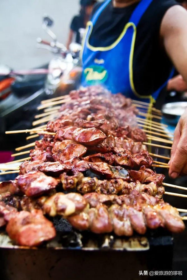 椰奶烤肉串、打拋豬肉飯、香蘭醬吐司…路邊攤才是泰國的精髓