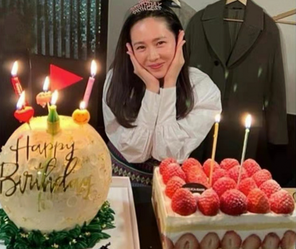 孫藝珍喜迎40歲生日！曬捧臉美照嬌俏似少女，跟玄彬戀愛後更美了