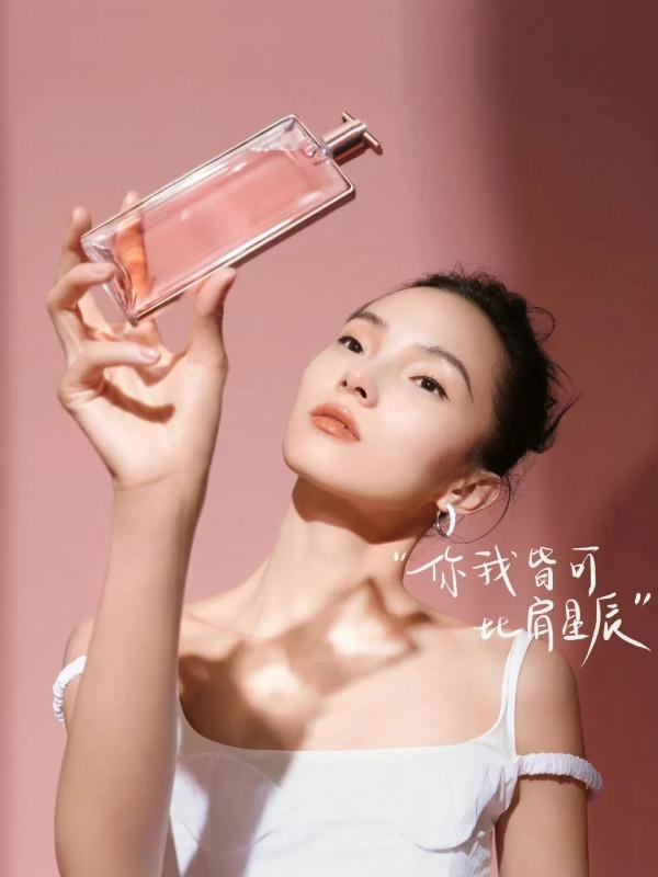 這張臉我們愛了很多年，你卻說她的長相“辱華”？