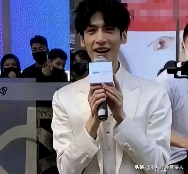 ​瘦到病態、動臉成癮、強行裝嫩，內娛的畸形審美真可怕