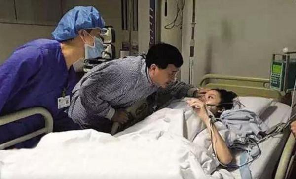 2015年姚貝娜去世，葬禮上那英哭成淚人卻被罵，當年兩人有何恩怨