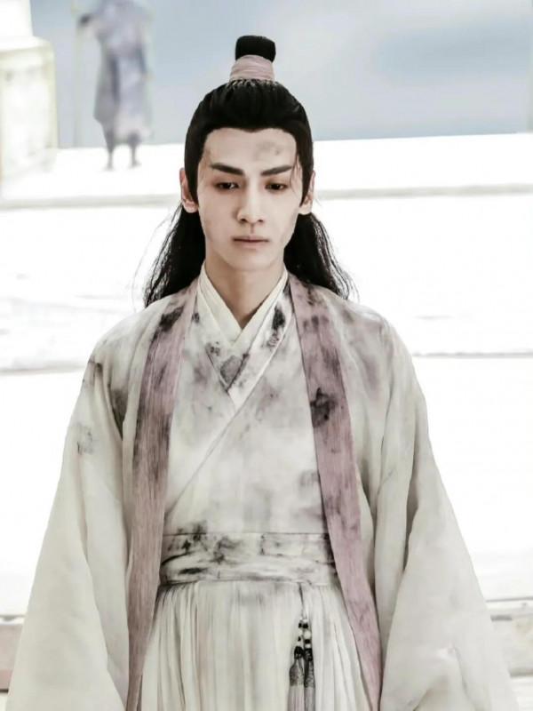 明星古裝戰損名場面：成毅讓人心疼，任嘉倫鄧倫顏值演技雙高