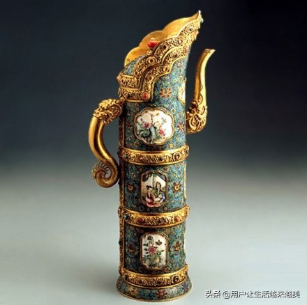 北京故宮是世界上現存規模最大、儲存最完整的木質結構古建築之一