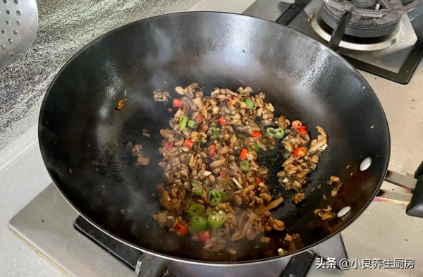 春季，碰見這菜多買點，搭配雞蛋是絕配，解饞味道好，太香了