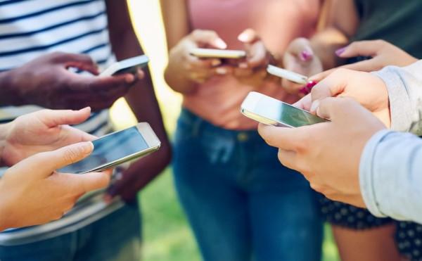 長期依賴手機的話,有可能會對身體造成以下問題 長期依賴手機的話,有可能會對身體造成以下問題