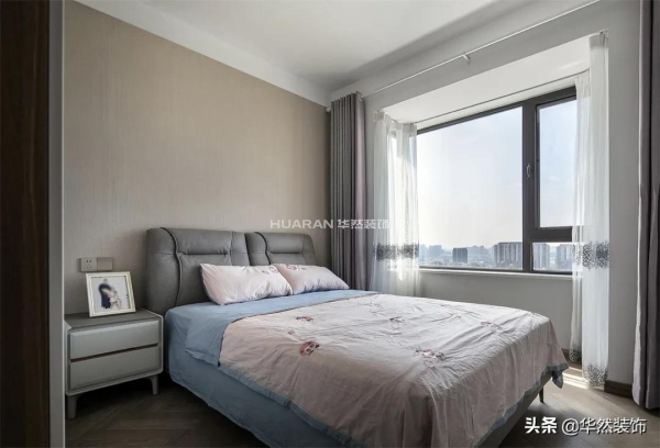 98㎡現代小三居，中間戶型無玄關、暗廚房問題巧妙解決