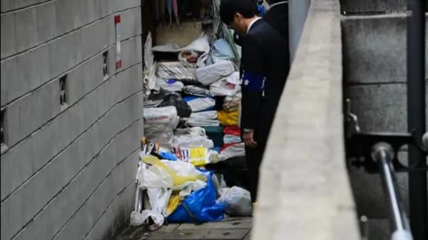 日本男子別墅變垃圾屋，花60萬被強制清理，他花了3年把垃圾一一撿回...
