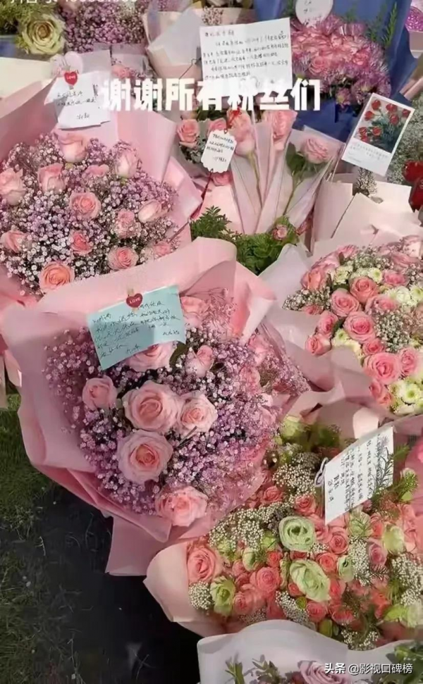 陳喬恩連續五年悼念喬任梁，為什麼每年的配圖都是粉色天空？