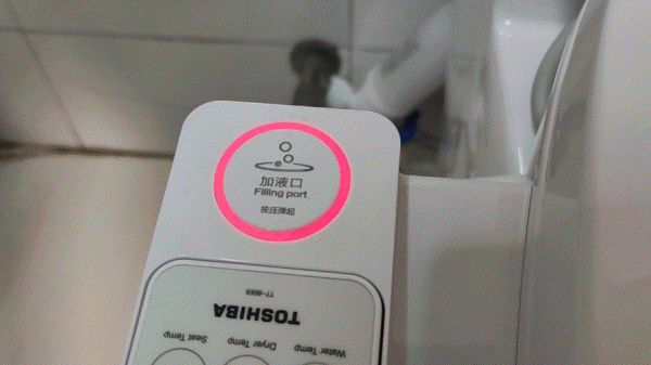 水花壓的比奧運冠軍還好！——東芝T7泡沫牆智慧馬桶蓋