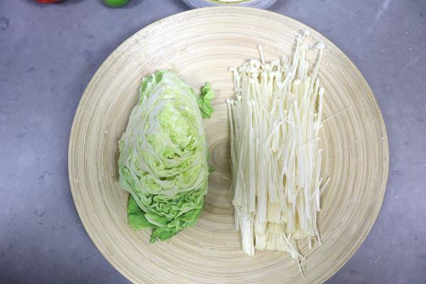 冬天多吃一道蒸菜，8分鐘出鍋脆嫩可口，有老乾媽味道提升一大截