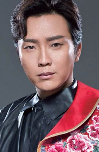 從“服務員”到“貴妃”，被辱罵的20年間，李玉剛究竟經歷了什麼