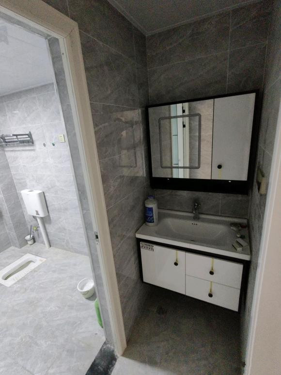 找裝修公司裝的，硬裝完成，全是從網上借鑑的，燈具是敗筆嗎？