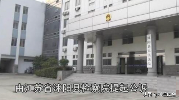 2017年，劉林進城務工，家裡妻子竟拋下2個女兒，偷偷與別人生娃