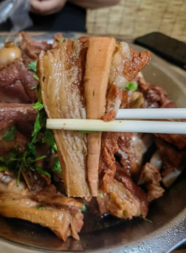 山東帥哥開館子，賓士用來拉貨，不用老湯和配方，乾淨才是硬道理