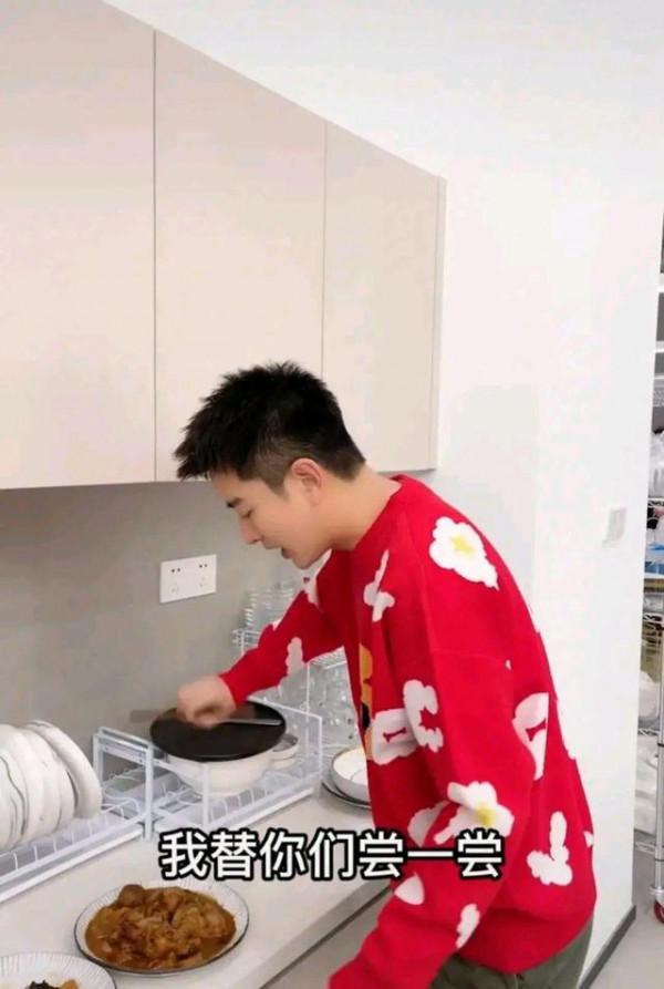 蕭敬騰“自娛自樂”？賈乃亮廚藝不怎麼好？楊穎悶聲幹大事？