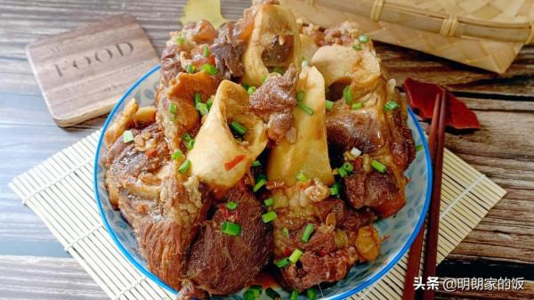 曬曬三口之家的一餐，有葷有素都是家人愛吃的，肉骨頭啃著超過癮