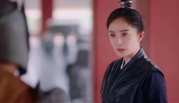 楊冪重現異域造型出圈!回望娛樂圈10位女星或清冷或明豔,太養眼 楊冪重現異域造型出圈!回望娛樂圈10位女星或清冷或明豔,太養眼