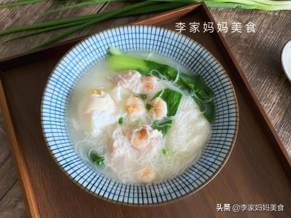 天冷了，兒子就饞這早餐，營養好吃易消化，每次煮一鍋湯汁都不剩