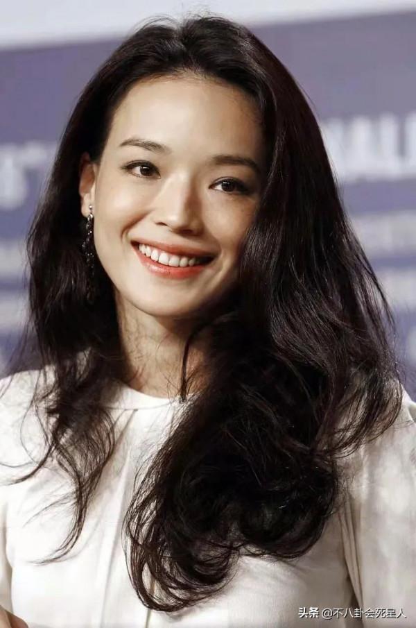 凸嘴塌鼻小眼睛卻堅決不整容，這10位女星依舊美得傾國傾城