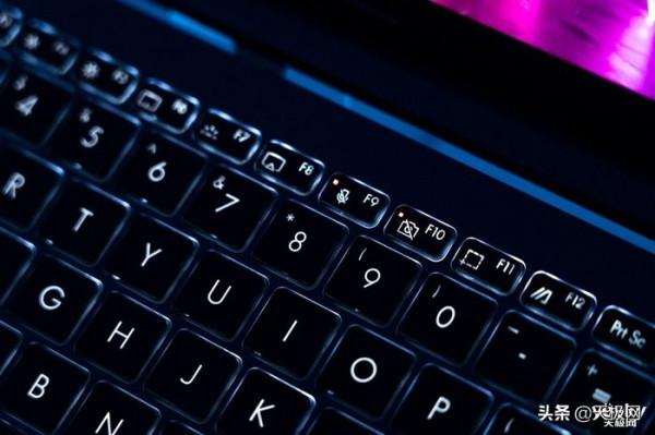 華碩無畏Pro 14酷睿版深度評測：絕對不止“一塊好屏”