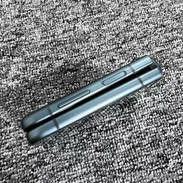 三星 Z Flip3 5G 摺疊屏 立式互動體驗 IPX8防水