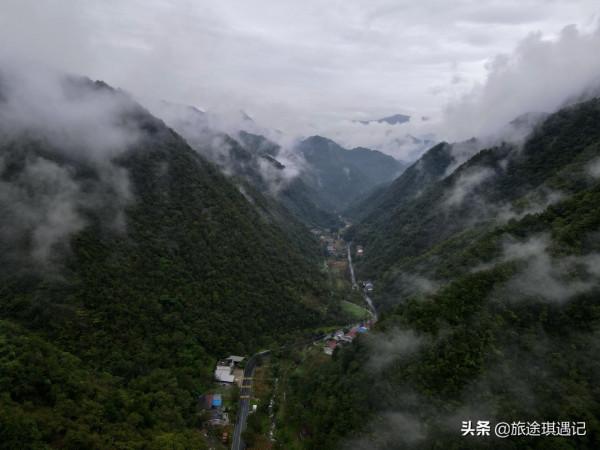 國內兩條小眾自駕路線，穿梭在原始森林之中，遨遊在歷史的海洋裡