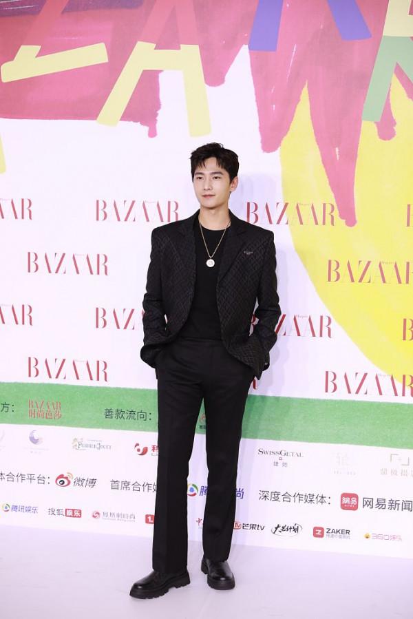 楊冪陳偉霆芭莎慈善夜親密牽手 楊穎景甜楊洋李現群星璀璨 楊冪陳偉霆芭莎慈善夜親密牽手 楊穎景甜楊洋李現群星璀璨