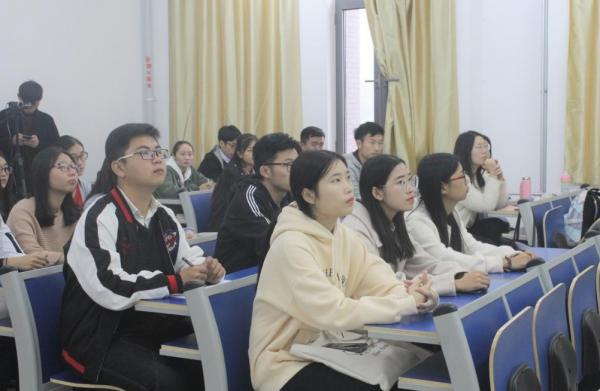 985名校畢業,連續三年考不上公務員,大學白唸了,愧對父母 985名校畢業,連續三年考不上公務員,大學白唸了,愧對父母