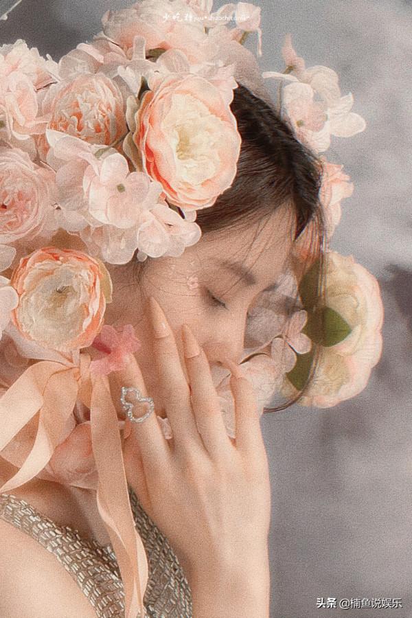 34歲劉詩詩又美出圈了！拍攝牡丹花間大片，優雅華麗好似花仙子