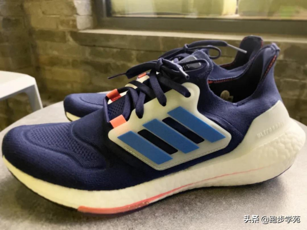 上腳跑了1 個月，我終於可以跟你推薦Adidas ULTRABOOST 22