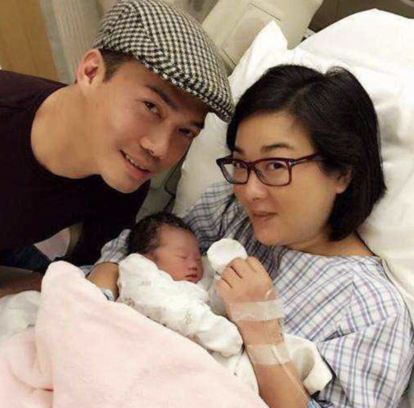 10個明星家庭過聖誕：有人發全家福曬孩子，有人曬聖誕樹曝光豪宅