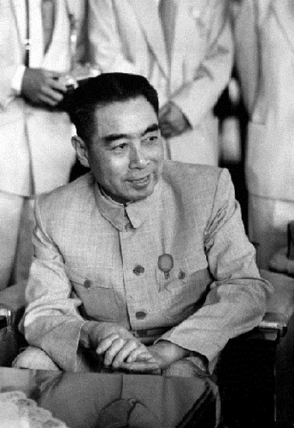 新中國幫非洲修鐵路，在1971年得到無價回報，非洲為我國做了什麼