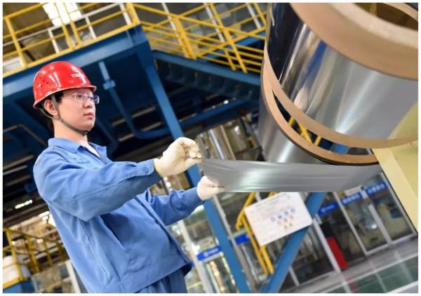 中國成功自研厚度0.015mm鋼材，美國買要排隊，能不能卡美國脖子