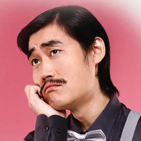 《萬萬》系列播出八年，配角憑藉《揚名立萬》一鳴驚人，主角沉寂