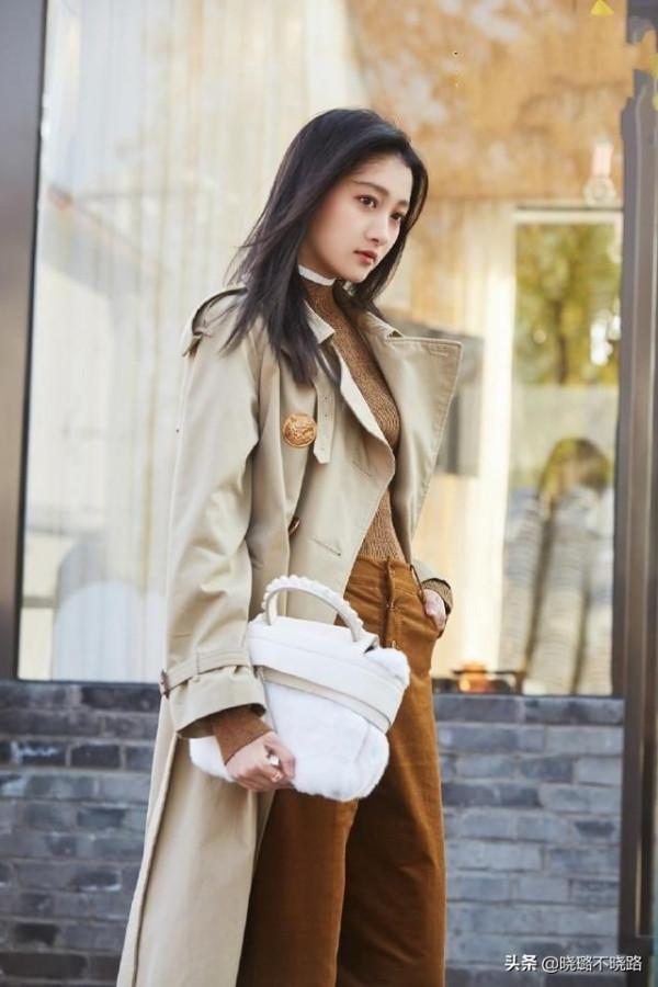 肩寬、骨架大的女人,這樣穿“大衣”準顯瘦!看蔣欣關曉彤就懂了 肩寬、骨架大的女人,這樣穿“大衣”準顯瘦!看蔣欣關曉彤就懂了