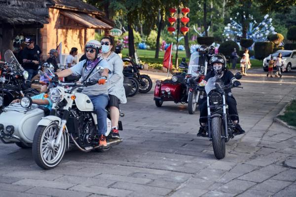 「活動聚會」世界公園潮車節 低趴改裝車一次看個夠
