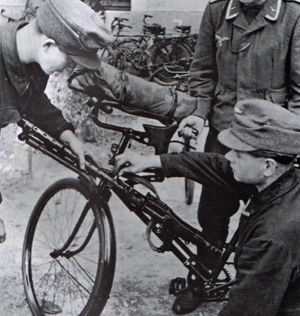 騎著腳踏車征戰歐洲：二戰德國腳踏車大軍的軍用腳踏車是什麼樣的