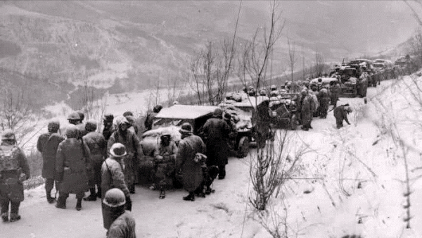 長津湖戰役凍傷慘烈,89師卻僅凍傷400人,多虧政委一個機智決策 長津湖戰役凍傷慘烈,89師卻僅凍傷400人,多虧政委一個機智決策