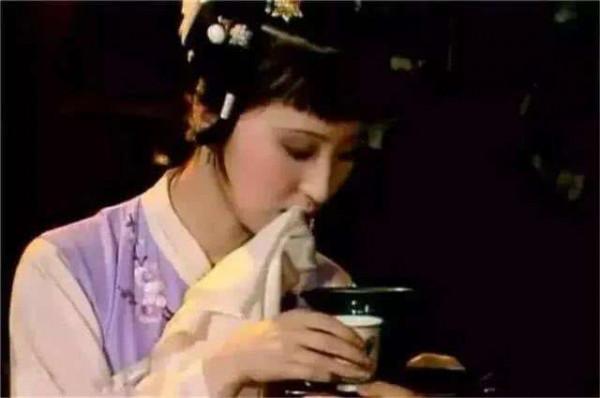 在沒有牙刷牙膏的時代,古人是如何清潔牙齒的? 在沒有牙刷牙膏的時代,古人是如何清潔牙齒的?