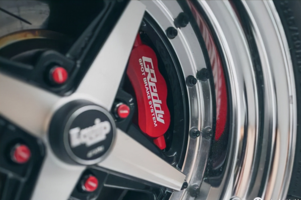 放了15年的豐田AE86，改裝後依舊迷人