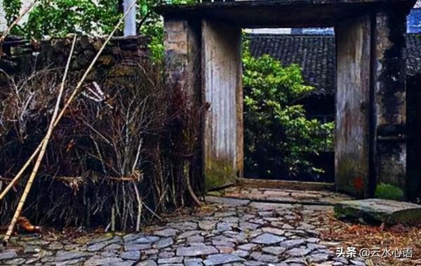 文同很著名的一首七律，樸實無華，展現出山村生活的樂趣