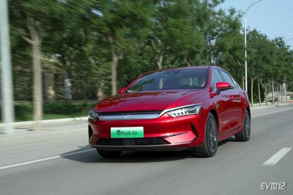 試駕比亞迪秦PLUS EV 一臺有顏/有料/有續航的小號漢EV
