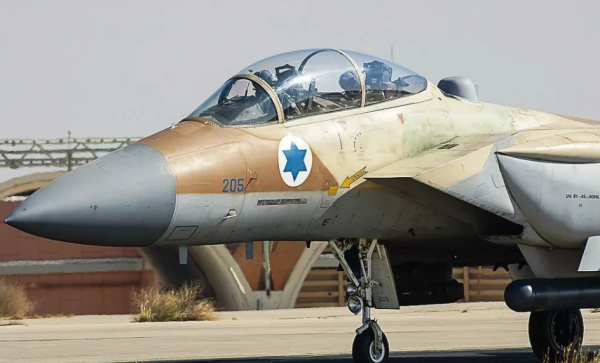 右後輪放不下來，以色列F-15僅靠兩個機輪成功迫降，飛行員受輕傷