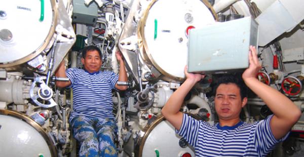 上陣父子兵！潛艇兵王王昌來服役35年，兒子是他的“頂頭上司”