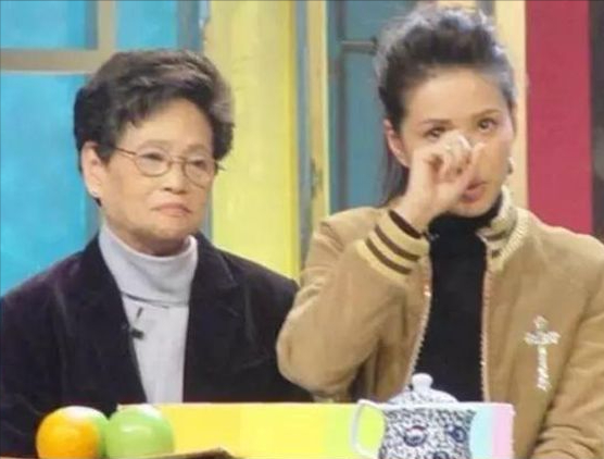 “小龍女”李若彤的結局，給所有“戀愛腦”的女生敲響了警鐘