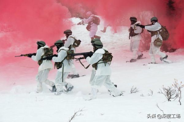 美國給印軍的先進武器,有多厲害:一看就是小學生的彩色塑膠鏟子 美國給印軍的先進武器,有多厲害:一看就是小學生的彩色塑膠鏟子