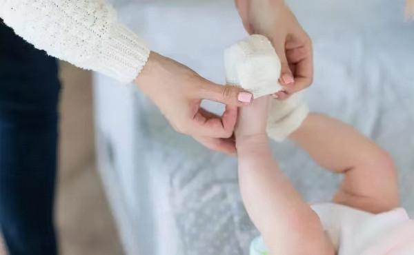 新生17天嬰兒被截肢,元兇竟是一根媽媽的頭髮!小心這些日用品 新生17天嬰兒被截肢,元兇竟是一根媽媽的頭髮!小心這些日用品