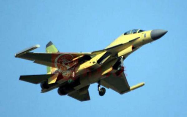 摸著美國過河的電子戰飛機，中國殲-16D和EA-18G效能優劣勢對比