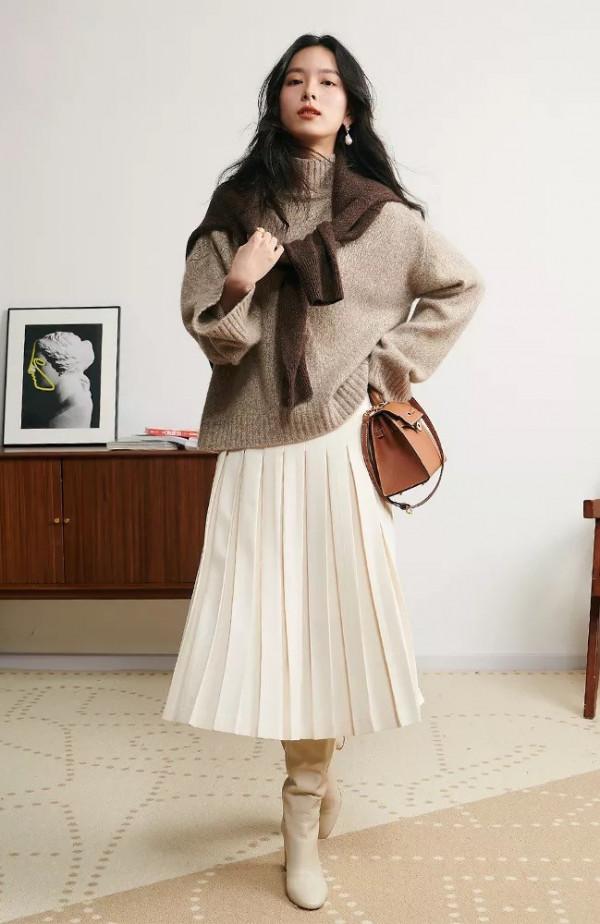 作為精緻女人，秋冬一定要有件“羊絨衫”，散發濃濃女人味太氣質