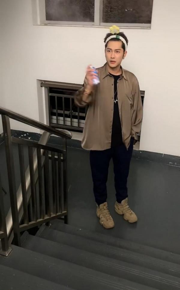 明星飄雪變裝秀,周也大衣超颯,朱梓驍變男神,馮提莫氛圍感超強 明星飄雪變裝秀,周也大衣超颯,朱梓驍變男神,馮提莫氛圍感超強